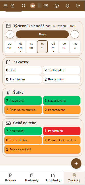 Přehled v MarteNeo na telefonu: týdenní kalendář, počty zakázek na dnes a na tento týden, štítky a co čeká na tebe, třeba k fakturaci nebo po termínu